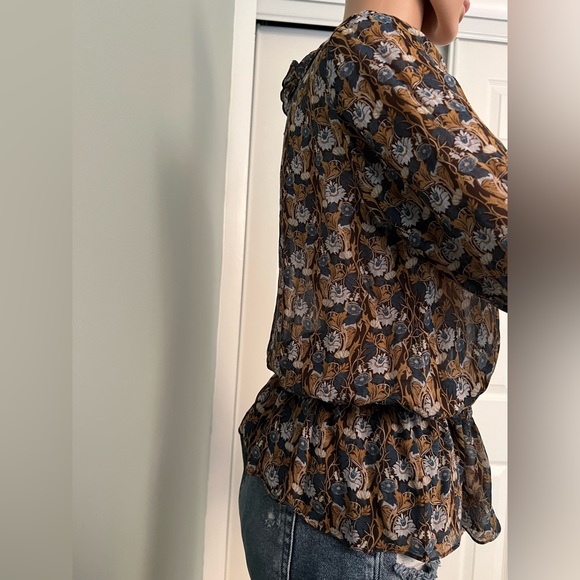 Women's Michael Kors Floral Silk Shirt with small ruffles and Gold Button, Small - Picture 9 of 15